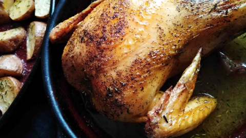 Pollo al horno, estilo al ast casero. Pato Confinado. Receta pollo al horno.