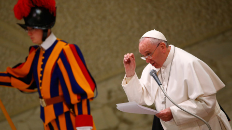 El papa Francisco durante su discurso en la Basílica de San Pedro, en el Vaticano. -REUTERS El papa Francisco durante su discurso en la Basílica de San Pedro, en el Vaticano. -REUTERS