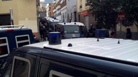 Despliegue policial frente a la sede de Bukaneros en Vallecas. Despliegue policial frente a la sede de Bukaneros en Vallecas.