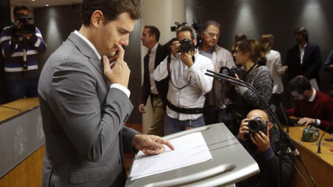 El presidente de Ciudadanos, Albert Rivera, durante la rueda de prensa que ha ofrecido hoy en el Congreso de los Diputados. EFE/Kiko Huesca El presidente de Ciudadanos, Albert Rivera, durante la rueda de prensa que ha ofrecido hoy en el Congreso de los Diputados. EFE/Kiko Huesca