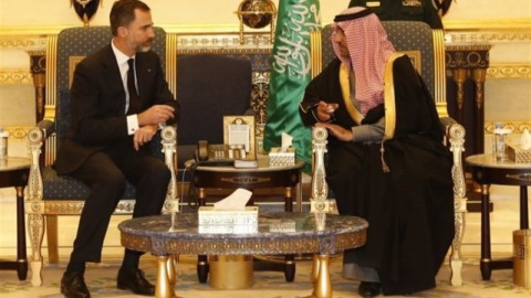 Felipe VI y el príncipe Turki Bin Abdullah Bin Abdulaziz Al-Saud de Arabia Saudí. E.P./CASA REAL