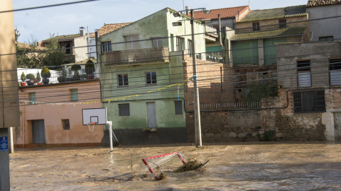 Un patio inundado en la población de Preixents, a escasos kilómetros de la residencia geriátrica 'Ribera del Sió' de Agramunt (Lleida) donde esta madrugada han fallecido cuatro ancianas sorprendidas por una riada que ha inundado sus habitac