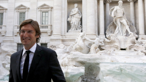 Pietro Beccari , consejero delegado de Fendi maison , asiste a una ceremonia de apertura después de la restauración de la Fontana de Trevi de Roma. REUTERS
