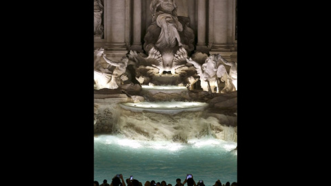 Vista frontal de la Fontana de Trevi. REUTERS