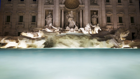 Vista de la Fontana de Trevi de Roma durante una ceremonia de apertura después de ser restaurada. REUTERS