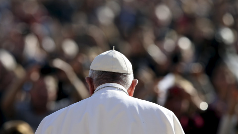 El Papa Francisco, a su llegada a la audiencia general semanal en la Plaza de San Pedro. REUTERS/Alessandro Bianchi El Papa Francisco, a su llegada a la audiencia general semanal en la Plaza de San Pedro. REUTERS/Alessandro Bianchi