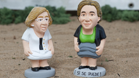 Las alcaldesas de Madrid, Manuela Carmena, y de Baercelona, Ada Colau entre los personajes  que inspiran cada año las figuras típicas del pesebre catalán conocidas como 'caganers'. EFE/Robin Townsend