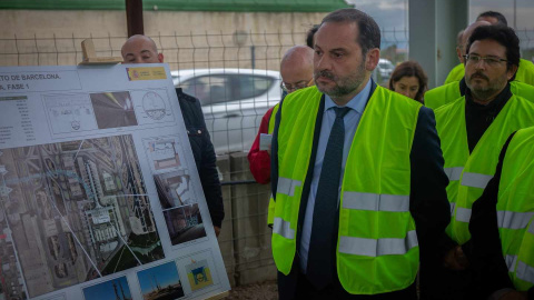 El ministro de TRansportes (antes Fomento), José Luis Ábalos, visita las obras de la futura estación intermodal T2 del Aeropuerto de El Prat. E.P./David Zorrakino El ministro de TRansportes (antes Fomento), José Luis Ábalos, visita las obras de la futura estación intermodal T2 del Aeropuerto de El Prat. E.P./David Zorrakino