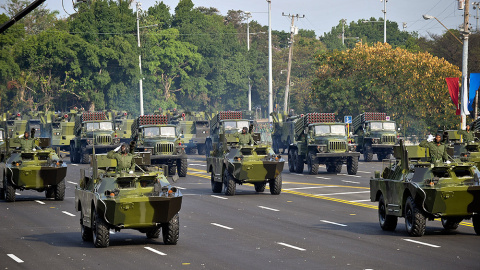 Carros blindados en un desfile militar en La Habana, en 2011.- ADALBERTO ROQUE (AFP) Carros blindados en un desfile militar en La Habana, en 2011.- ADALBERTO ROQUE (AFP)