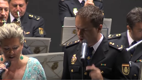 Fragmento del vídeo Tesón de hierro, nuevo himno de la Policía Fragmento del vídeo Tesón de hierro, nuevo himno de la Policía