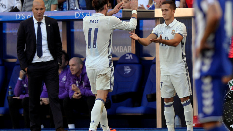 Lucas Vázquez sustituye a Gareth Bale en el partido de Liga ante el Alavés. /REUTERS Lucas Vázquez sustituye a Gareth Bale en el partido de Liga ante el Alavés. /REUTERS