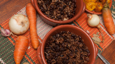 Moros y cristianos o arroz congrí. Moros y cristianos o arroz congrí.