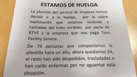 Cartel del personal de limpieza en RTVE anunciando su huelga. Cartel del personal de limpieza en RTVE anunciando su huelga.