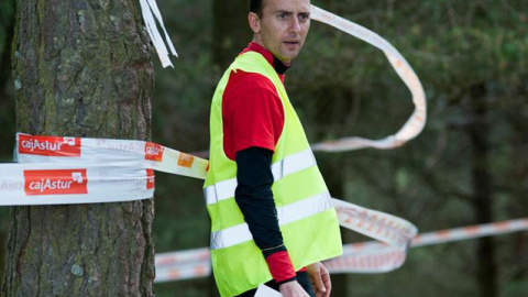 José Luis Capitán vigilando el normal transcurso de una carrera de cross. José Luis Capitán vigilando el normal transcurso de una carrera de cross.