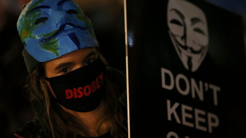 Partidarios del grupo activista Anonymous en la protesta en Londres, Gran Bretaña 5 de noviembre de 2015. Miles de manifestantes participaron en la marcha 'Million Mask' en la capital el jueves . REUTERS / Stefan Wermuth