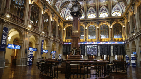 El patio de negociación de la Bolsa de Madrid. EFE/Kiko Huesca El patio de negociación de la Bolsa de Madrid. EFE/Kiko Huesca
