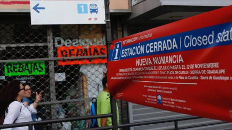 Una estación de metro cerrada durante las obras./ EFE Una estación de metro cerrada durante las obras./ EFE