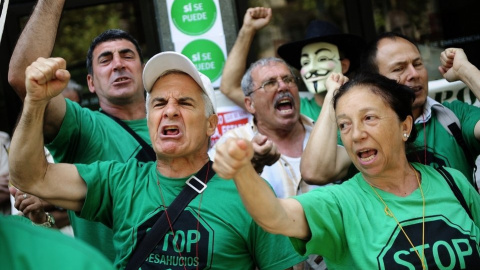 Activistas de la PAH en una foto de archivo. EFE Activistas de la PAH en una foto de archivo. EFE
