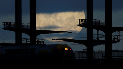 La superluna en Sidney / REUTERS