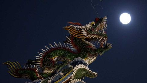 Vista de la superluna sobre Taipei (Taiwán. EFE/Ritchie B. Tongo