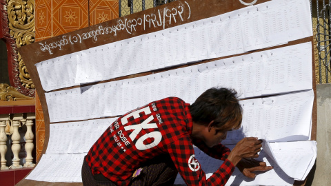 Unos 35 millones de birmanos han votado en unos comicios cruciales para cimentar las reformas democráticas del país que estuvo bajo distintas juntas militares entre 1962 y 2011.- REUTERS.