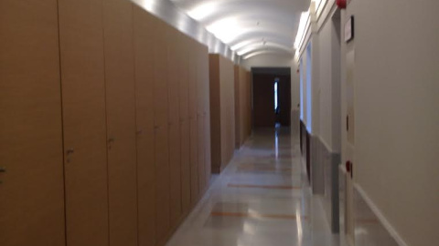 Los armarios empotrados de la segunda planta contrastan con el estilo sobrio del resto del edificio, construido en el s.XIX. J.A.B.