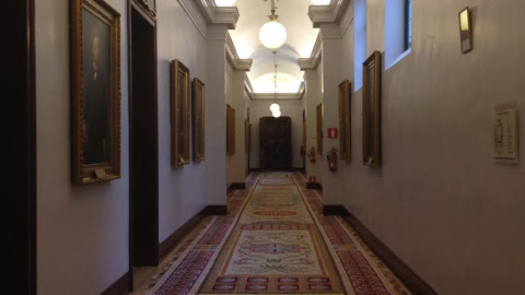 Los pasillos del Congreso están repletos de cuadros de los antiguos presidentes de la Cámara.