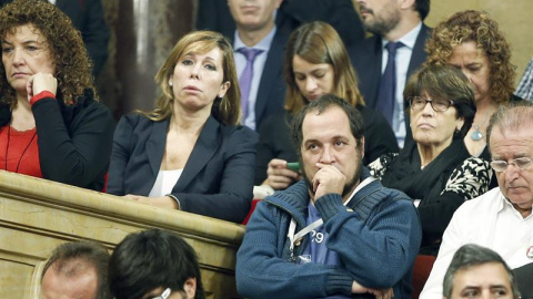 Los exdiputados David Fernández, de la CUP, y Alicia Sánchez Camacho, del PPC, en la tribuna de invitados del Parlament durante el pleno que debate y vota la resolución conjunta de Junts pel Sí y la CUP./ EFE Los exdiputados David Fernández, de la CUP, y Alicia Sánchez Camacho, del PPC, en la tribuna de invitados del Parlament durante el pleno que debate y vota la resolución conjunta de Junts pel Sí y la CUP./ EFE