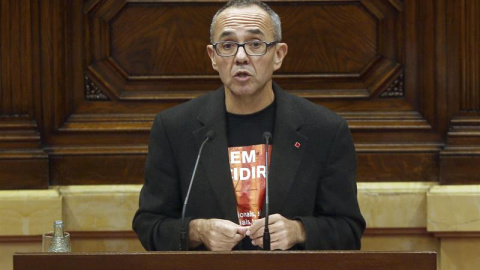 El diputado de Catalunya Sí que es Pot Joan Coscubiela durante su intervención ante el pleno del Parlament de Catalunya en el que se ha aprobado la resolución conjunta de Junts pel Sí y la CUP./ EFE El diputado de Catalunya Sí que es Pot Joan Coscubiela durante su intervención ante el pleno del Parlament de Catalunya en el que se ha aprobado la resolución conjunta de Junts pel Sí y la CUP./ EFE
