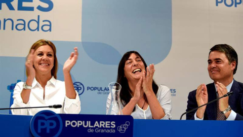 La secretaria general del PP, María Dolores Cospedal (izquierda), junto a la secretaria general del partido en Andalucía, Dolores López (centro), y el portavoz del PP andaluz, Carlos Rojas (derecha), durante la reunión de la Junta Directiva La secretaria general del PP, María Dolores Cospedal (izquierda), junto a la secretaria general del partido en Andalucía, Dolores López (centro), y el portavoz del PP andaluz, Carlos Rojas (derecha), durante la reunión de la Junta Directiva