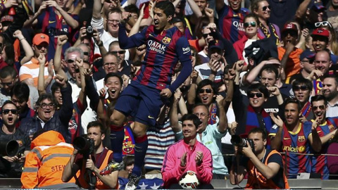 El delantero Luis Suárez muestra su alegría tras marcar el primer gol frente al Rayo. /EFE El delantero Luis Suárez muestra su alegría tras marcar el primer gol frente al Rayo. /EFE