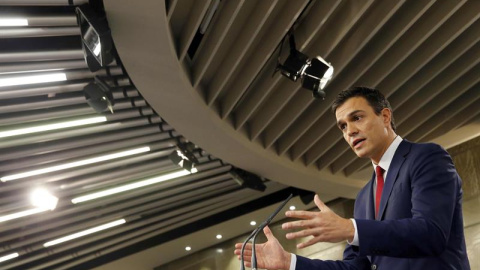 El secretario general del PSOE, Pedro Sánchez, durante la rueda de prensa en la Moncloa. / EFE El secretario general del PSOE, Pedro Sánchez, durante la rueda de prensa en la Moncloa. / EFE