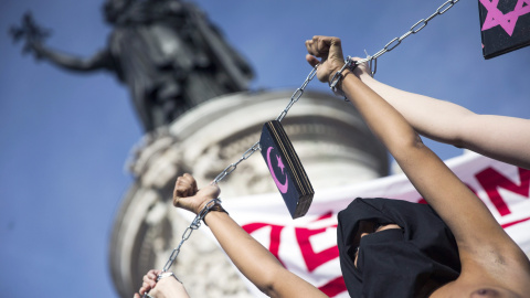 También hubo otras concentraciones para celebrar el Día de la Mujer con cientos de personas en Marsella, Lyon o Toulouse.