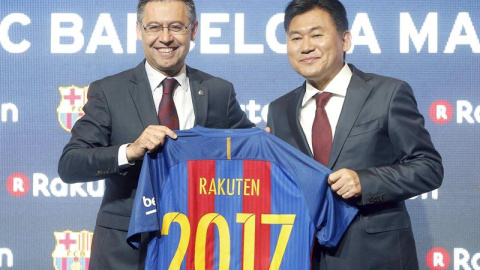 Bartomeu y Mikitani, durante la presentación del patrocinio. EFE/Andreu Dalmau Bartomeu y Mikitani, durante la presentación del patrocinio. EFE/Andreu Dalmau