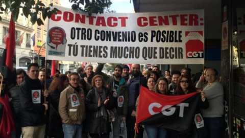 Una protesta de teleoperadores por un nuevo convenio estatal del sector del Contact Center.- JULIO FUENTES Una protesta de teleoperadores por un nuevo convenio estatal del sector del Contact Center.- JULIO FUENTES
