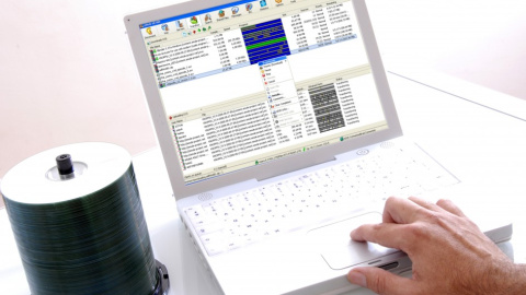 La piratería digital bate récords en España, donde el 87,94 % de todos los contenidos digitales consumidos en 2014 fueron ilegales, frente al 84 % registrado el año anterior. La piratería digital bate récords en España, donde el 87,94 % de todos los contenidos digitales consumidos en 2014 fueron ilegales, frente al 84 % registrado el año anterior.