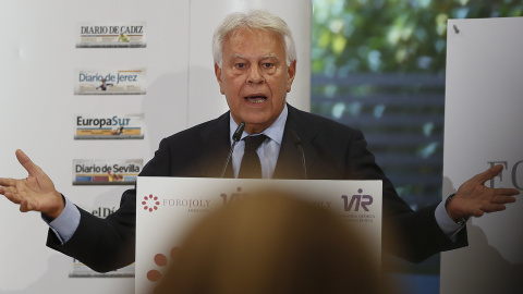 El expresidente del Gobierno Felipe González durante su intervención en el foro Joly en Sevilla.EFE/Jose Manuel Vidal.