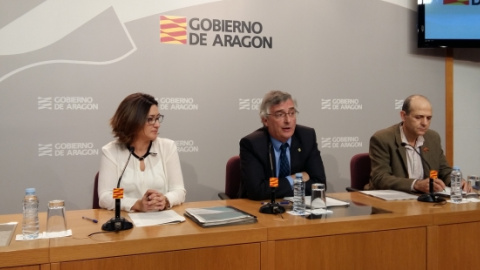 El consejero de Desarrollo Rural y Sostenibilidad de Aragón, Joaquín Olona, sostiene que el Gobierno español y la UE son ya conscientes de la gravedad de los vertidos de lindano. El consejero de Desarrollo Rural y Sostenibilidad de Aragón, Joaquín Olona, sostiene que el Gobierno español y la UE son ya conscientes de la gravedad de los vertidos de lindano.