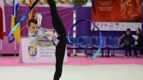 Rubén Orihuela, en un campeonato de gimnasia rítmica. Rubén Orihuela, en un campeonato de gimnasia rítmica.