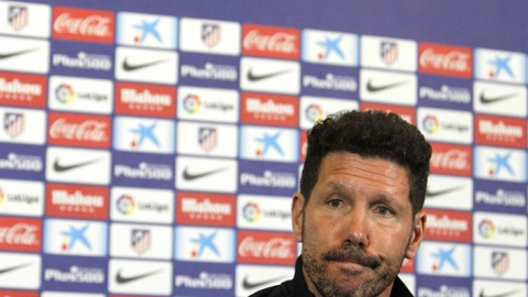 El entrenador del Atlético de Madrid, Diego Simeone, hoy durante la rueda de prensa previa al derbi. /EFE El entrenador del Atlético de Madrid, Diego Simeone, hoy durante la rueda de prensa previa al derbi. /EFE