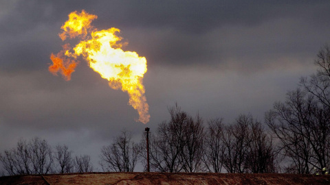 Una llamarada de fuego en una estación de Fracking en Pennsylvania, Estados Unidos. REUTERS Una llamarada de fuego en una estación de Fracking en Pennsylvania, Estados Unidos. REUTERS