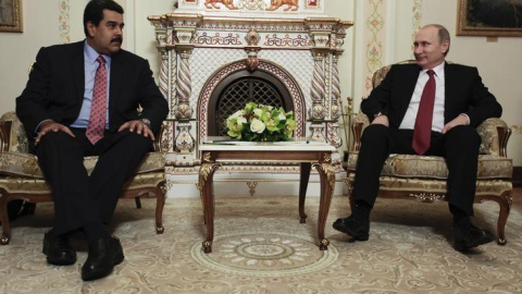 Imagen de archivo del presidente de Rusia, Vladimir Putin, reunido con el presidente de Venezuela, Nicolas Maduro para hablar sobre el mercado del petróleo. REUTERS Imagen de archivo del presidente de Rusia, Vladimir Putin, reunido con el presidente de Venezuela, Nicolas Maduro para hablar sobre el mercado del petróleo. REUTERS