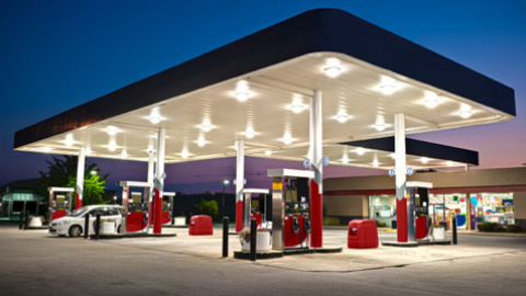 Una gasolinera. Una gasolinera.