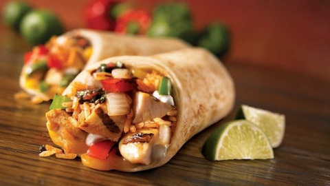 Burrito de pollo y verduras. Samuelfernandezrivera en Pixabay. Burrito de pollo y verduras.