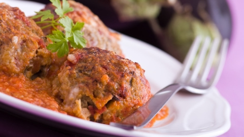 Albóndigas de berenjena con salsa de tomate. Receta de albóndigas de berenjena.