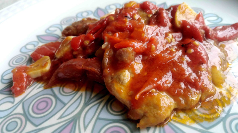 Lomo con pimientos. Pato confinado. Lomo con pimientos.