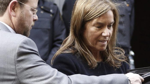 La exministra de Sanidad Ana Mato, a su salida de la Audiencia Nacional. EFE/Javier Lizón La exministra de Sanidad Ana Mato, a su salida de la Audiencia Nacional. EFE/Javier Lizón