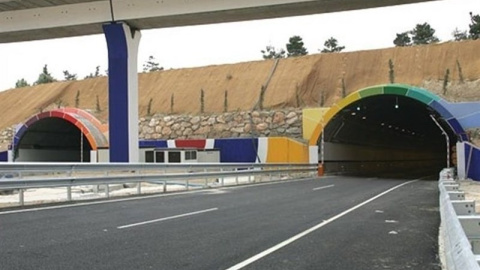 Fomento planea crear una sociedad que asuma las autopistas, tras aplicar una quita del 50% a la deuda que tienen. E.P. Fomento planea crear una sociedad que asuma las autopistas, tras aplicar una quita del 50% a la deuda que tienen. E.P.