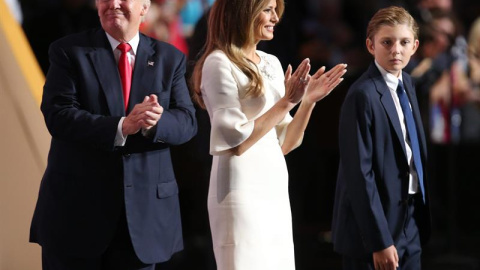 El presidente electo Donald Trump, Melania Trump y su hijo Barron. / EFE El presidente electo Donald Trump, Melania Trump y su hijo Barron. / EFE