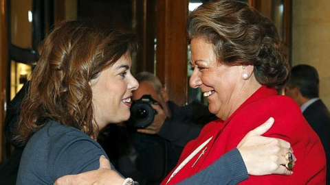 La exalcaldesa de Valencia, Rita Barberá, y la vicepresidenta del Gobierno, Soraya Sáenz de Santamaría. / EFE La exalcaldesa de Valencia, Rita Barberá, y la vicepresidenta del Gobierno, Soraya Sáenz de Santamaría. / EFE